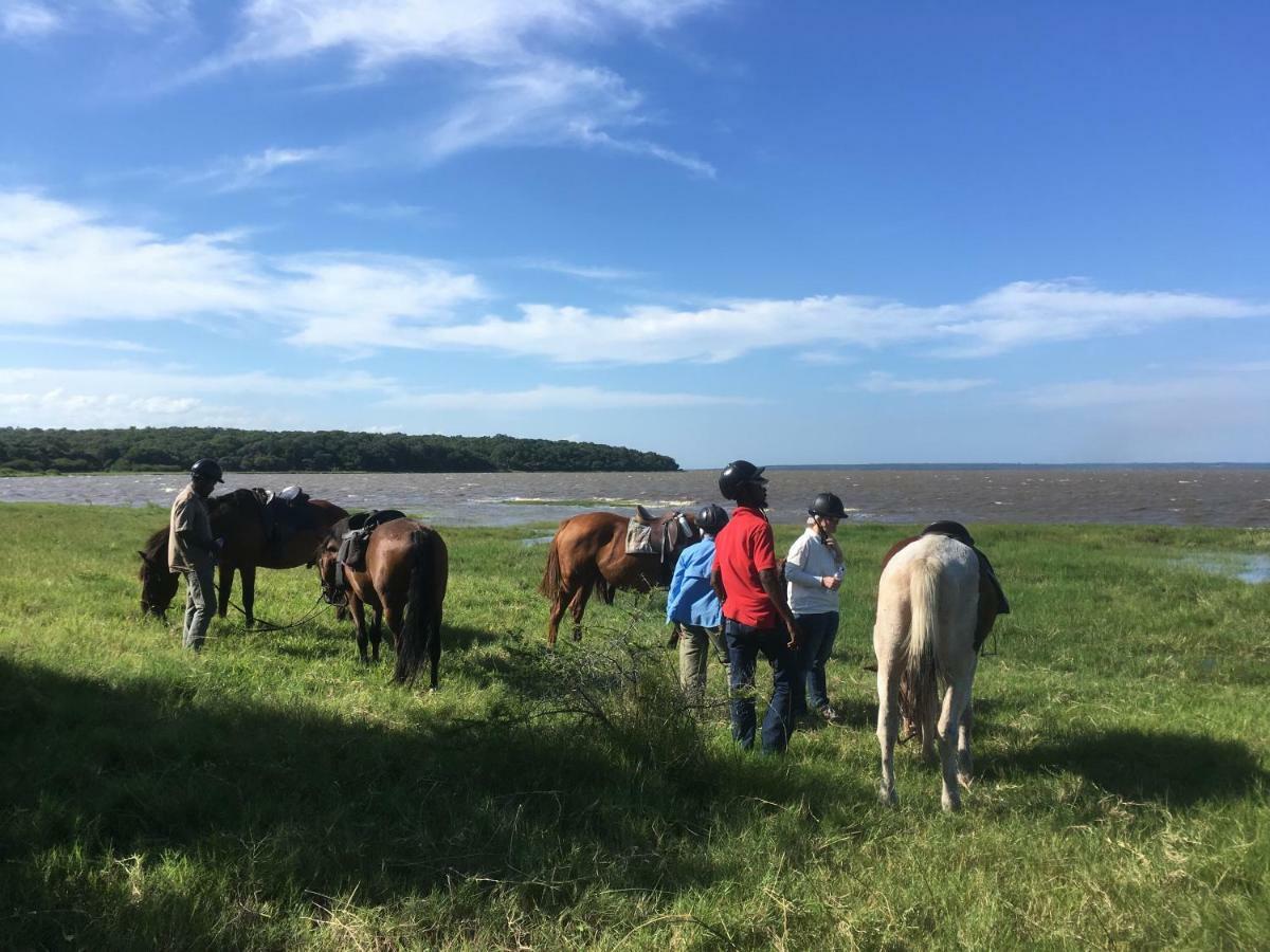 フルフルウェ We Bushcamp & Horse Safarisヴィラ エクステリア 写真